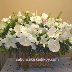 sbc 005 BEYAZ ANTORYUM VE MEVSİM ÇİÇEKLERİ