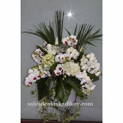 sbc 2063 Kadeh vazoda beyaz orkide ve beyaz güller