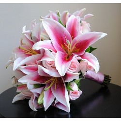 sbc 069 Pembe Lilyum ve pembe gül karışımı gelin el çiçeği
