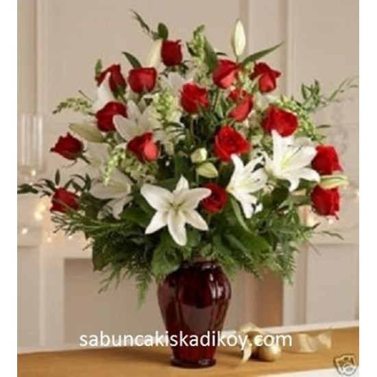 sbc 304 cam vazoda lilyum ve kırmızı güller