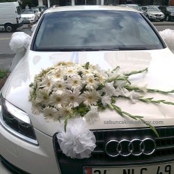 sbc 204 beyaz çiçeklerden araç süsleme